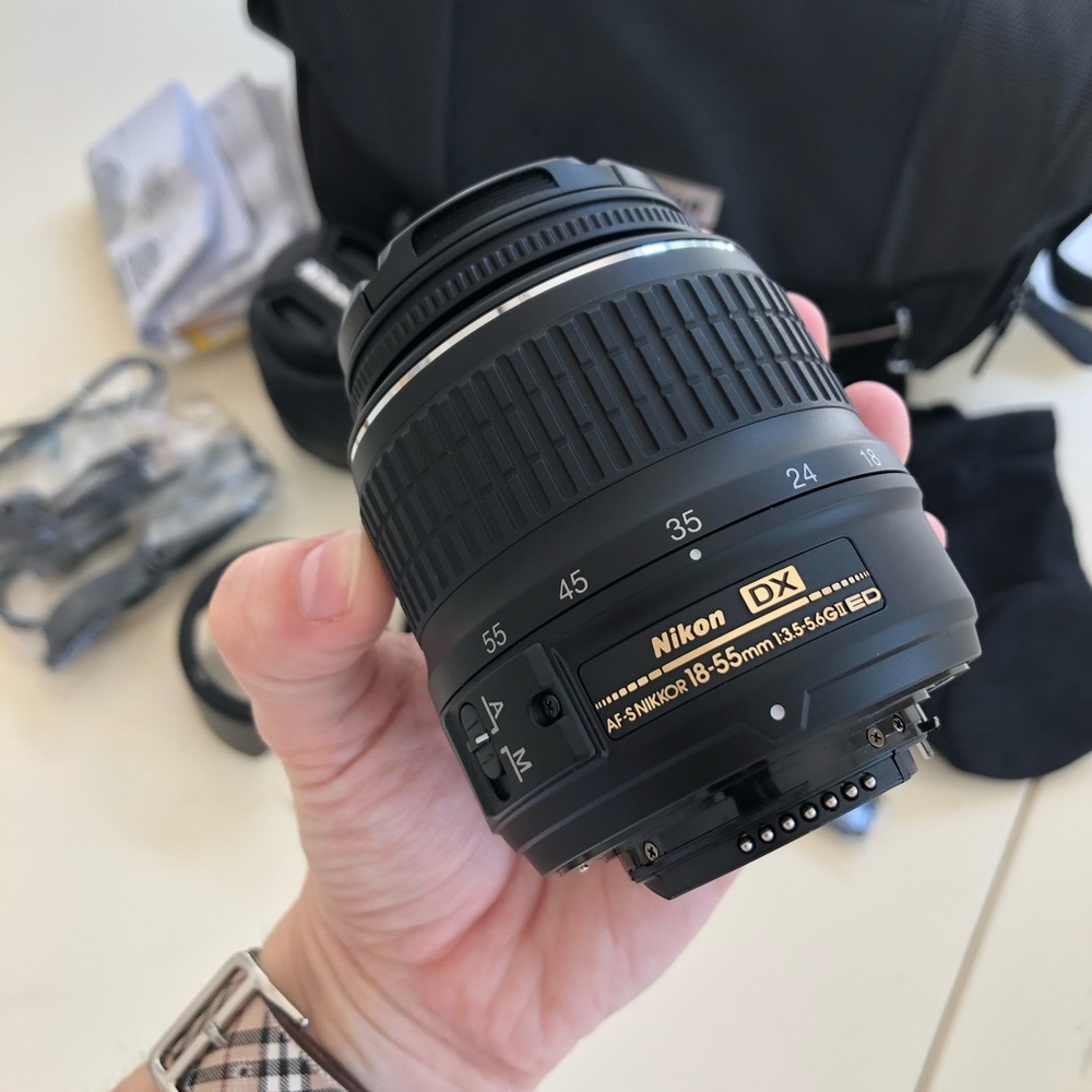 Nikon D3200 Digital Camera With Full Kit - Picture 6 of 8